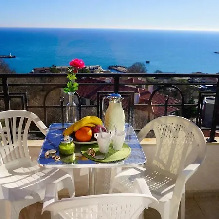 свети георги - Saint George Lägenhet